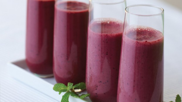 Smoothie s borůvkami, mandlemi a řepou