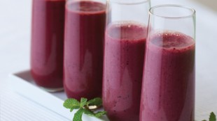 Smoothie s borůvkami, mandlemi a řepou