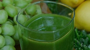 Smoothie s hroznovým vínem a petrželkou